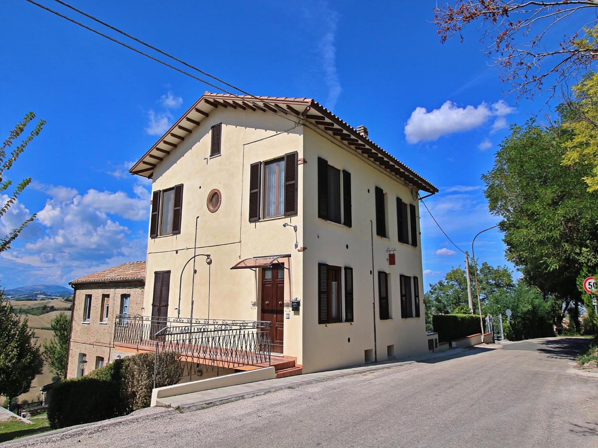 Nice Flat In Arcevia With Swimming Pool Buitenkant foto