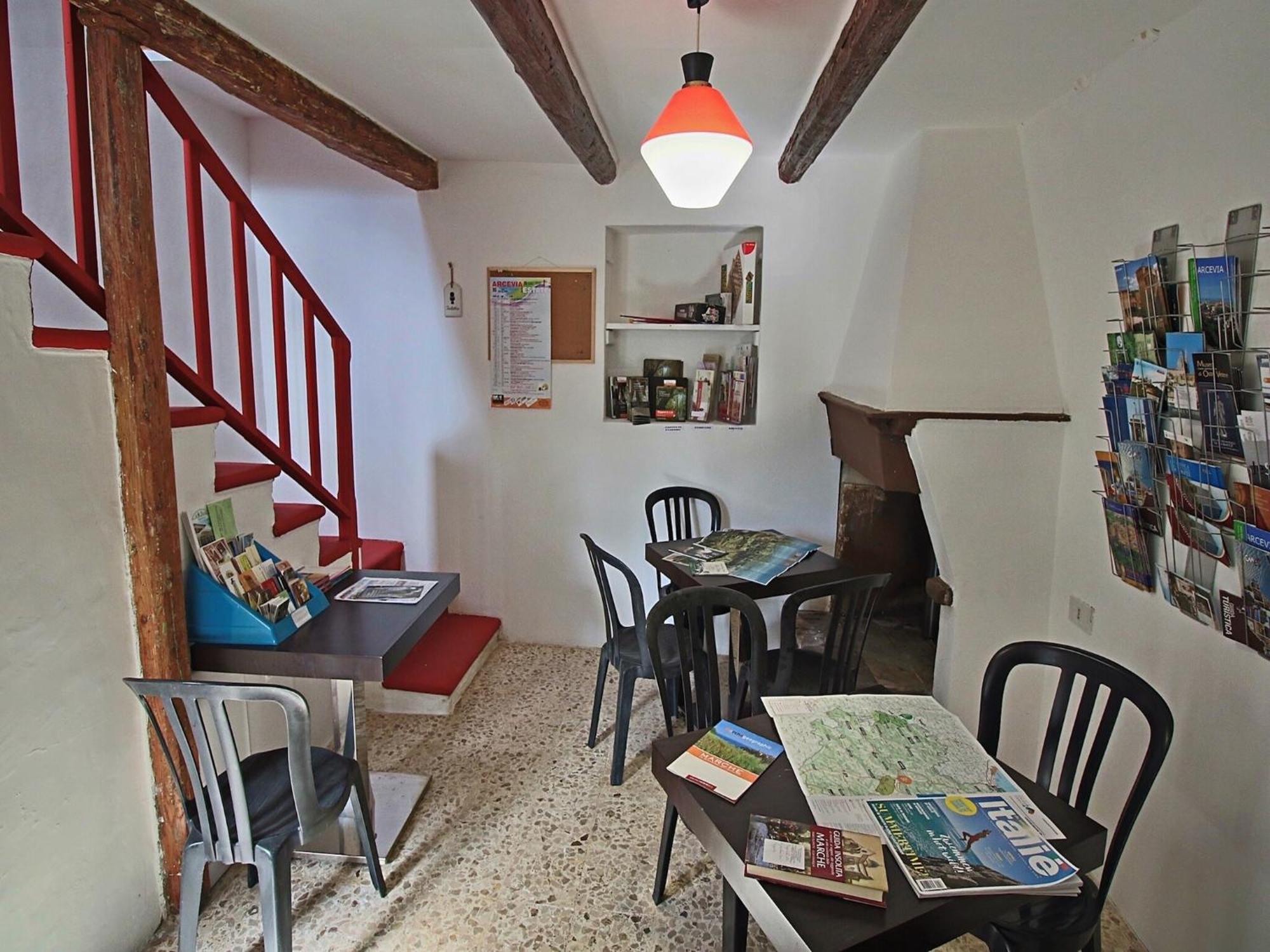 Nice Flat In Arcevia With Swimming Pool Buitenkant foto