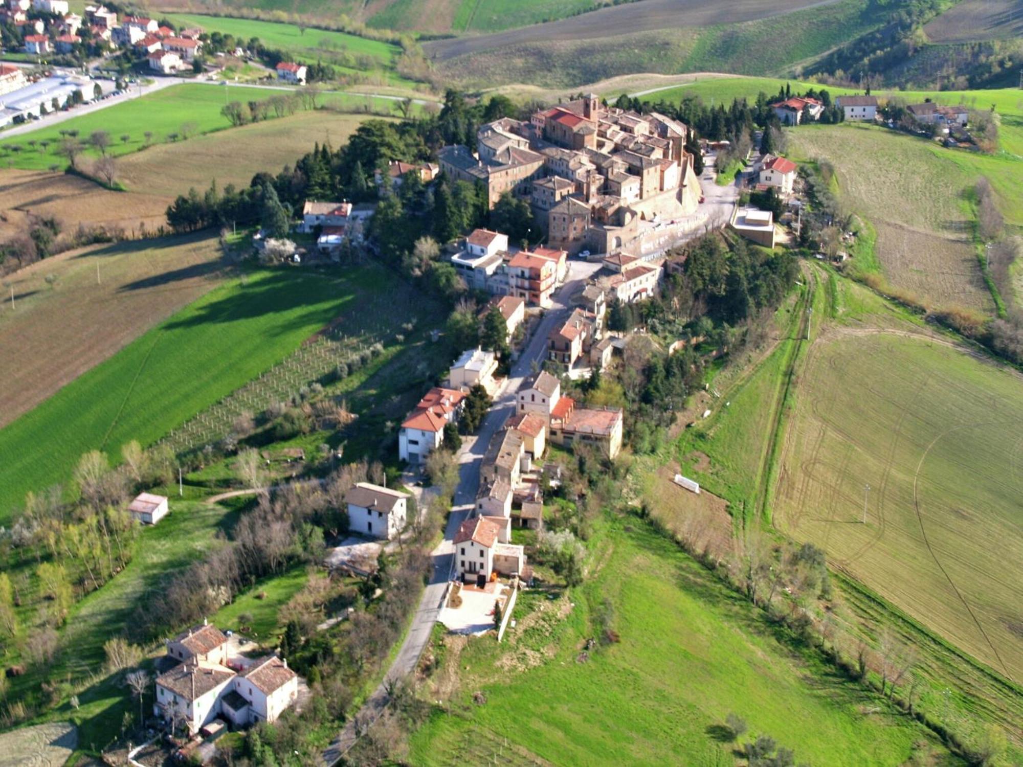 Nice Flat In Arcevia With Swimming Pool Buitenkant foto