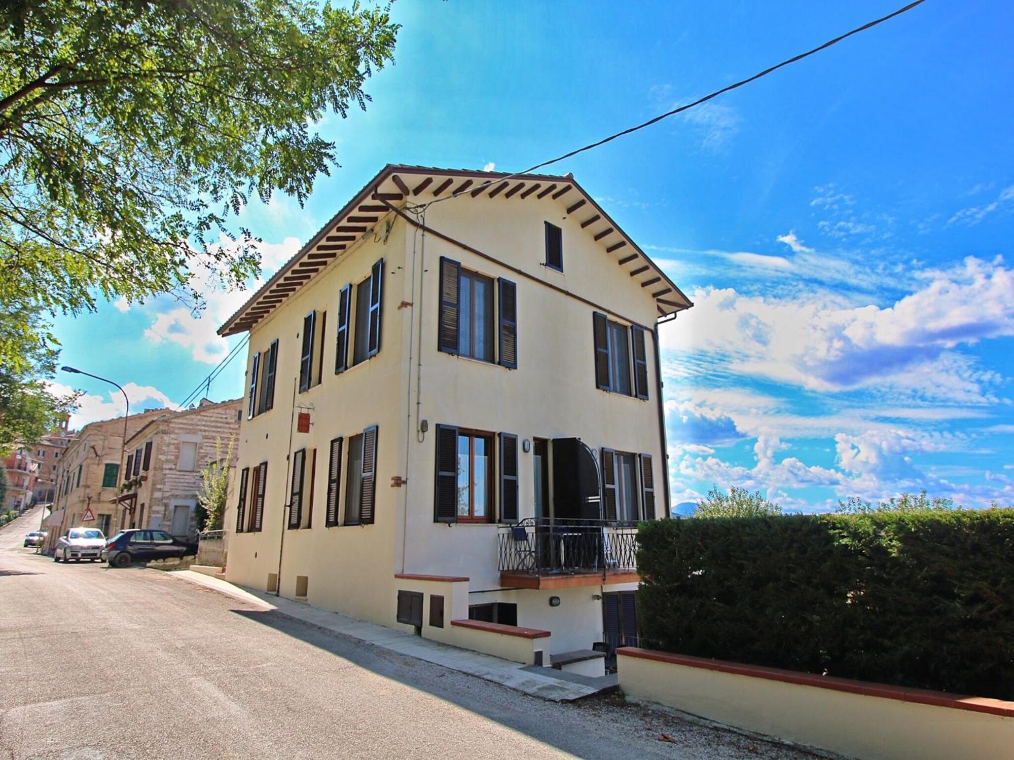 Nice Flat In Arcevia With Swimming Pool Buitenkant foto
