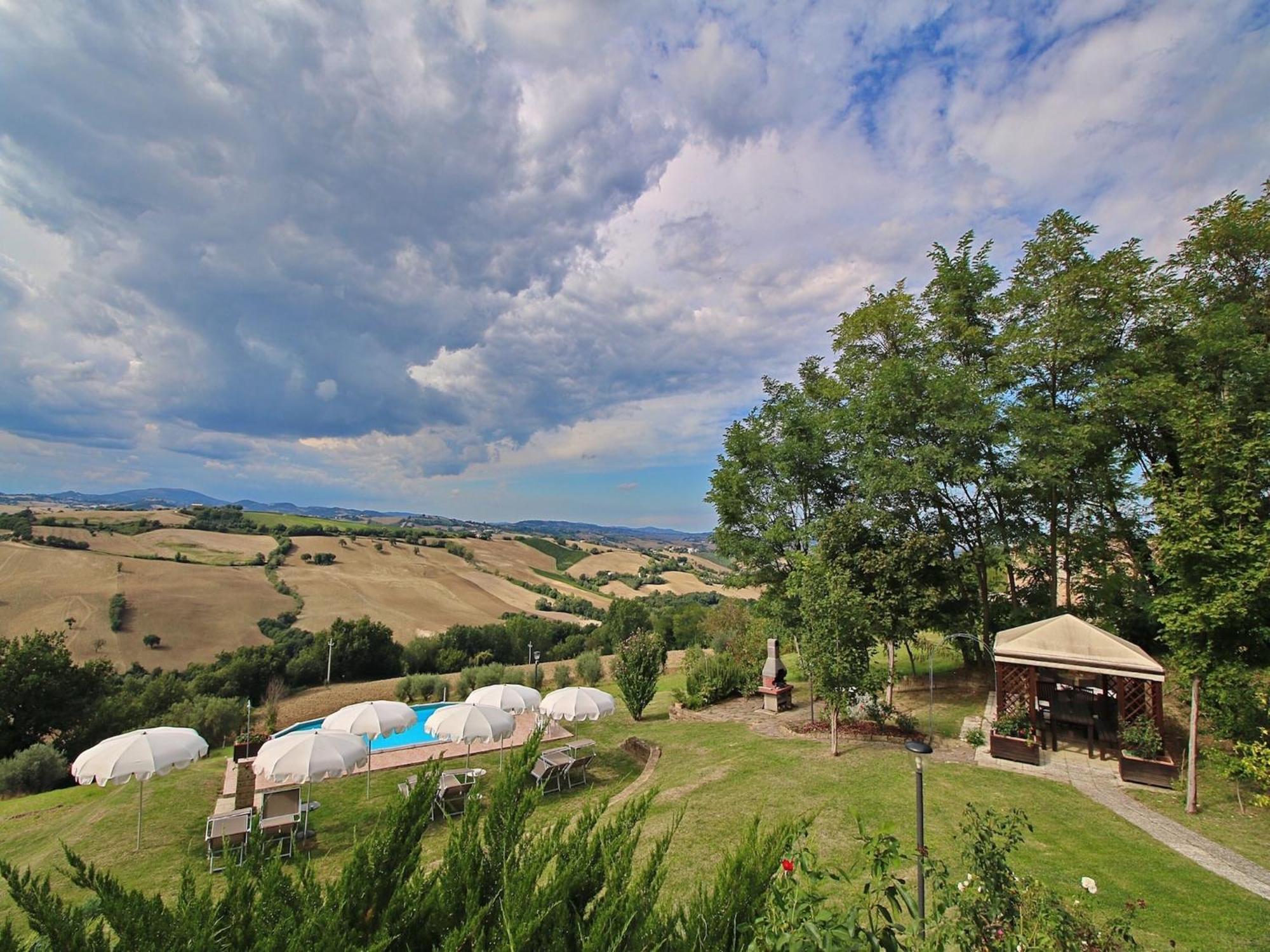 Nice Flat In Arcevia With Swimming Pool Buitenkant foto