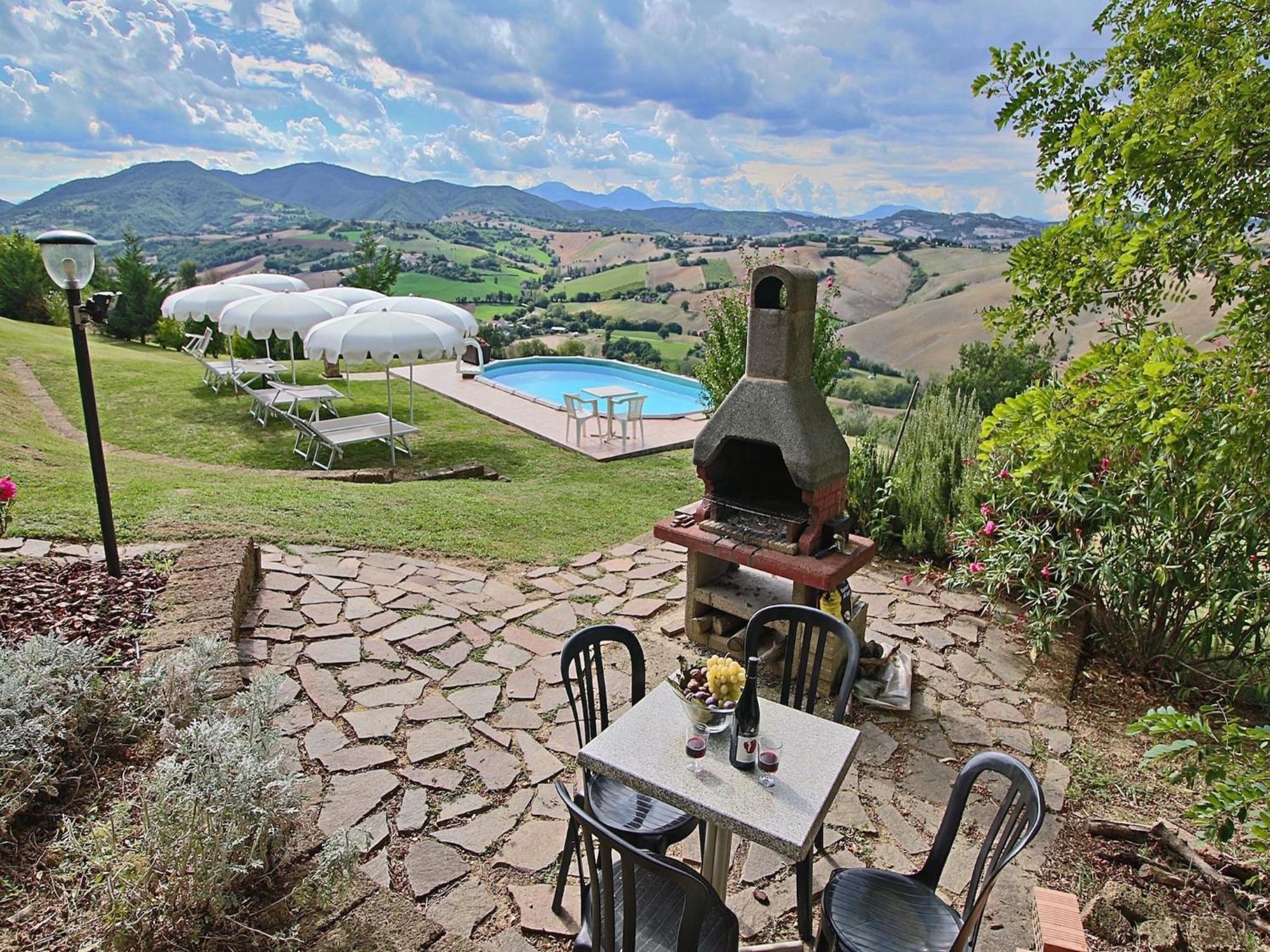 Nice Flat In Arcevia With Swimming Pool Buitenkant foto