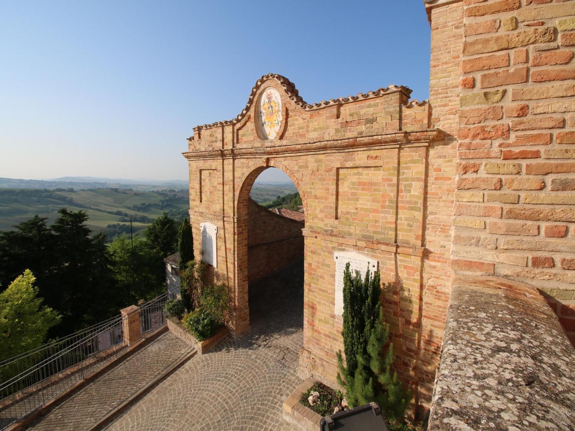 Nice Flat In Arcevia With Swimming Pool Buitenkant foto