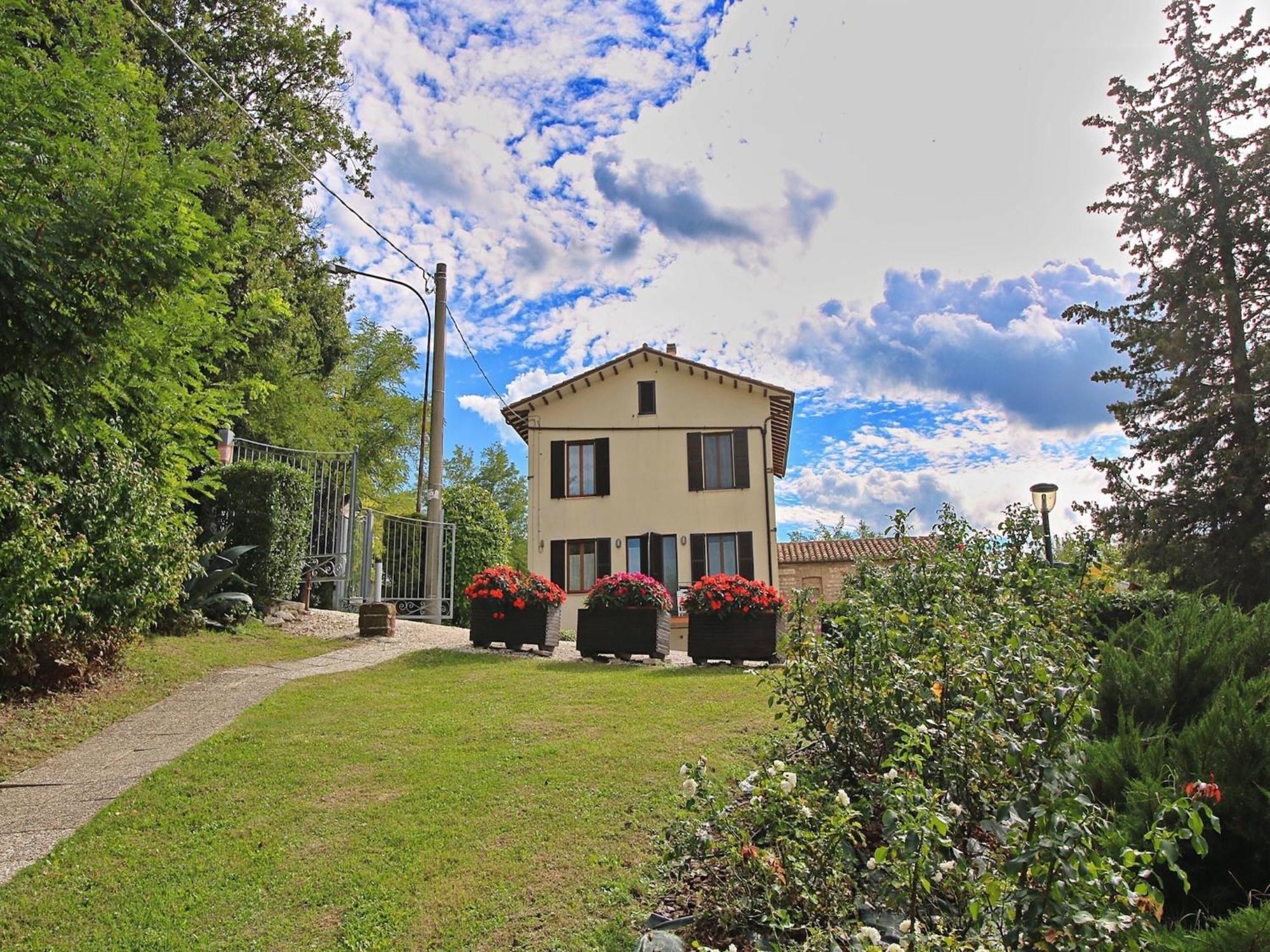 Nice Flat In Arcevia With Swimming Pool Buitenkant foto