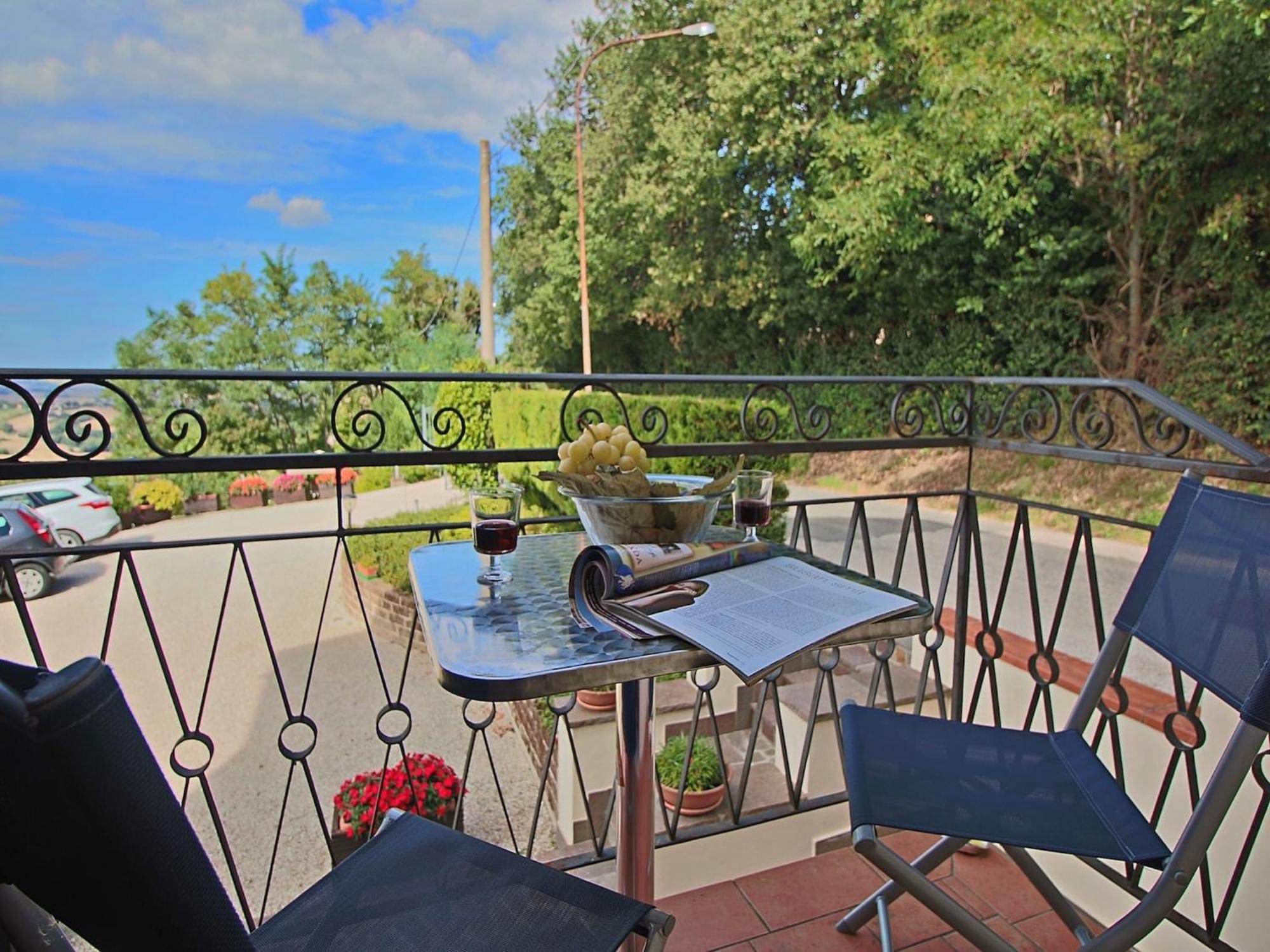 Nice Flat In Arcevia With Swimming Pool Buitenkant foto
