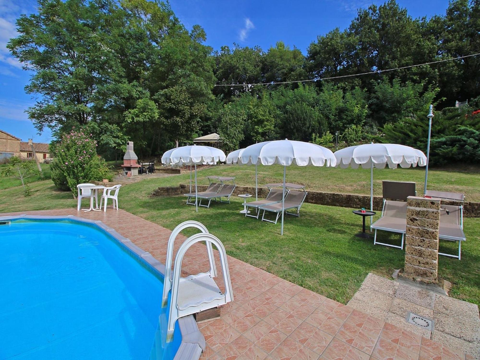 Nice Flat In Arcevia With Swimming Pool Buitenkant foto