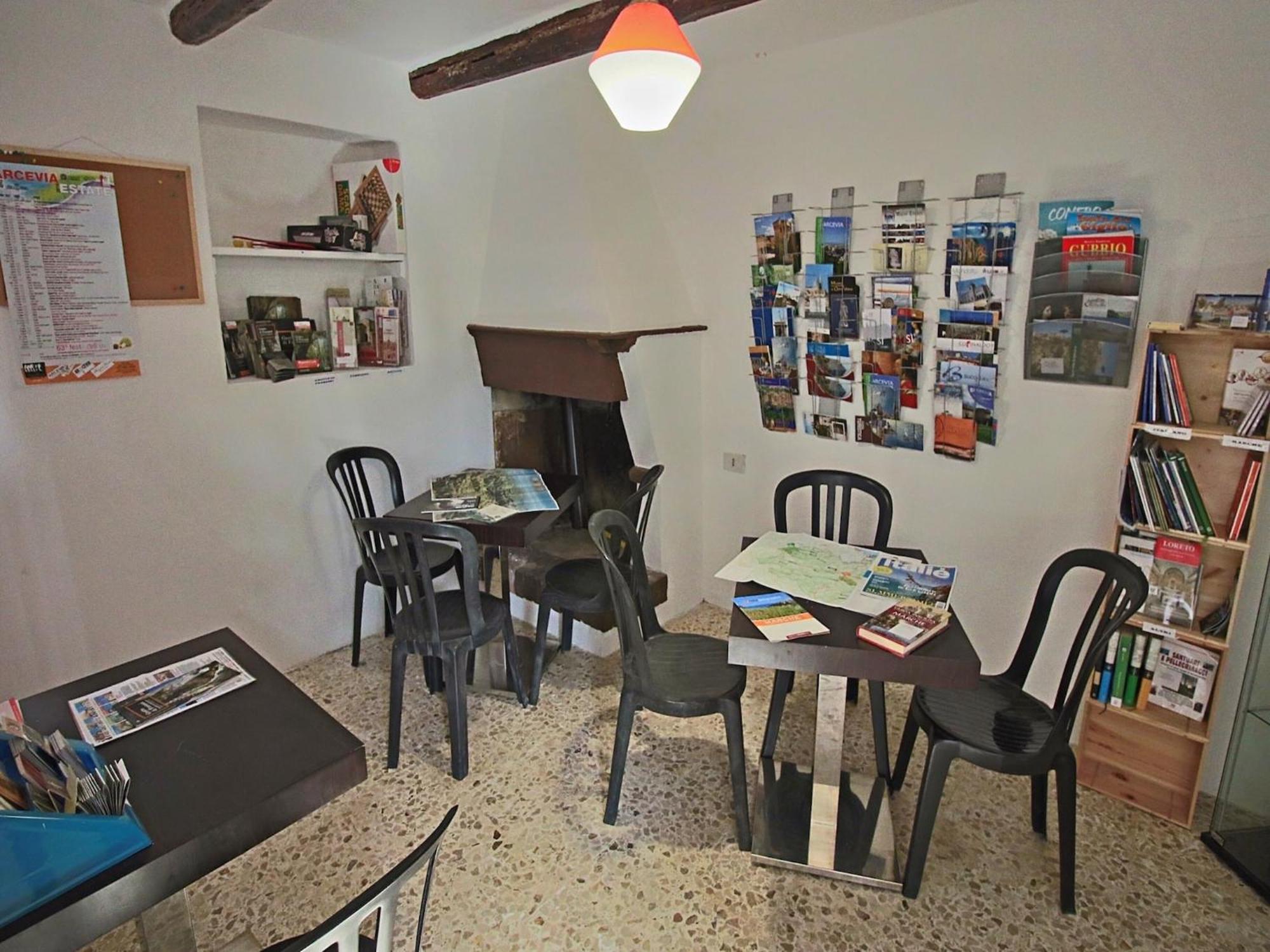 Nice Flat In Arcevia With Swimming Pool Buitenkant foto