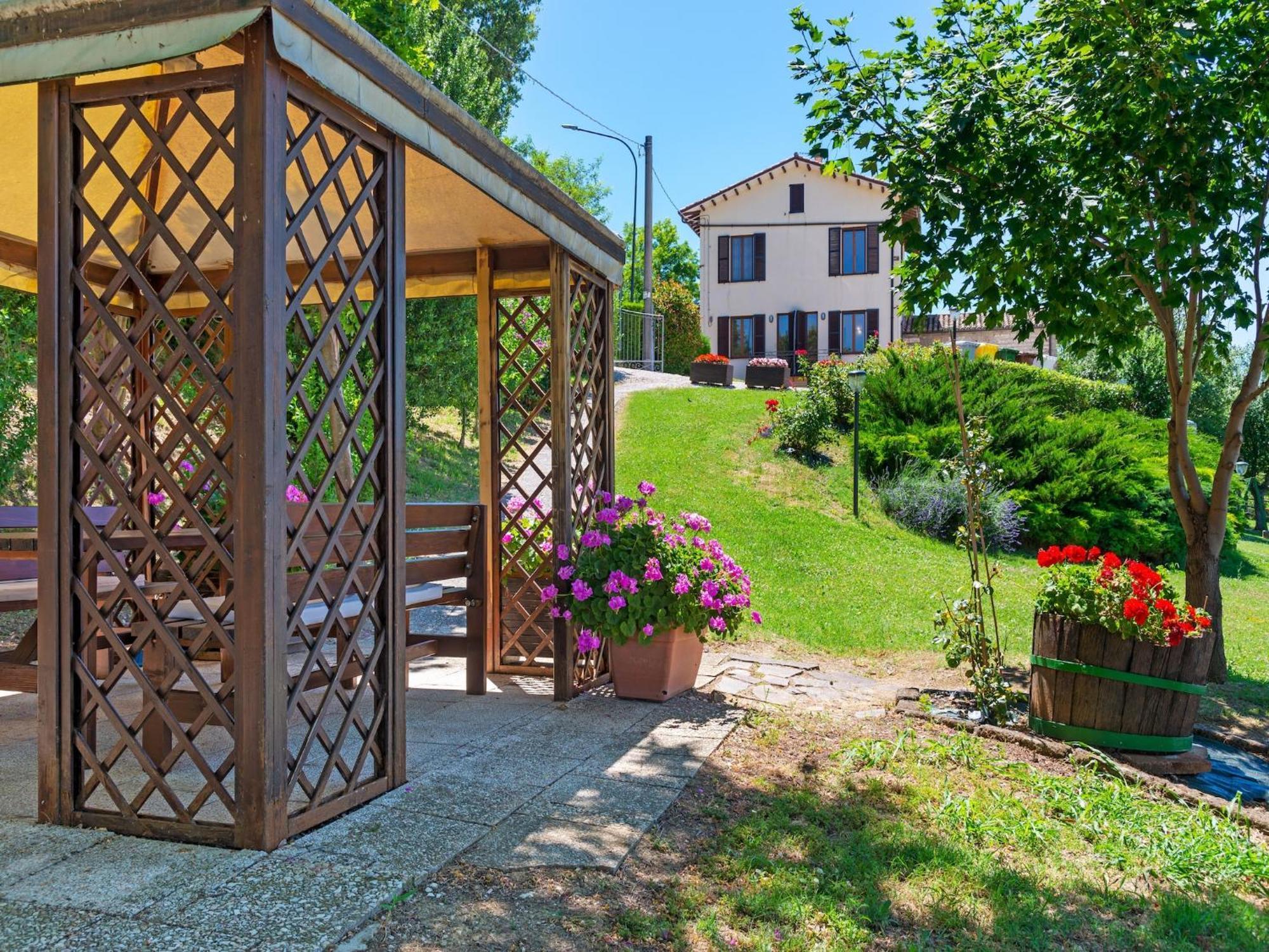 Nice Flat In Arcevia With Swimming Pool Buitenkant foto