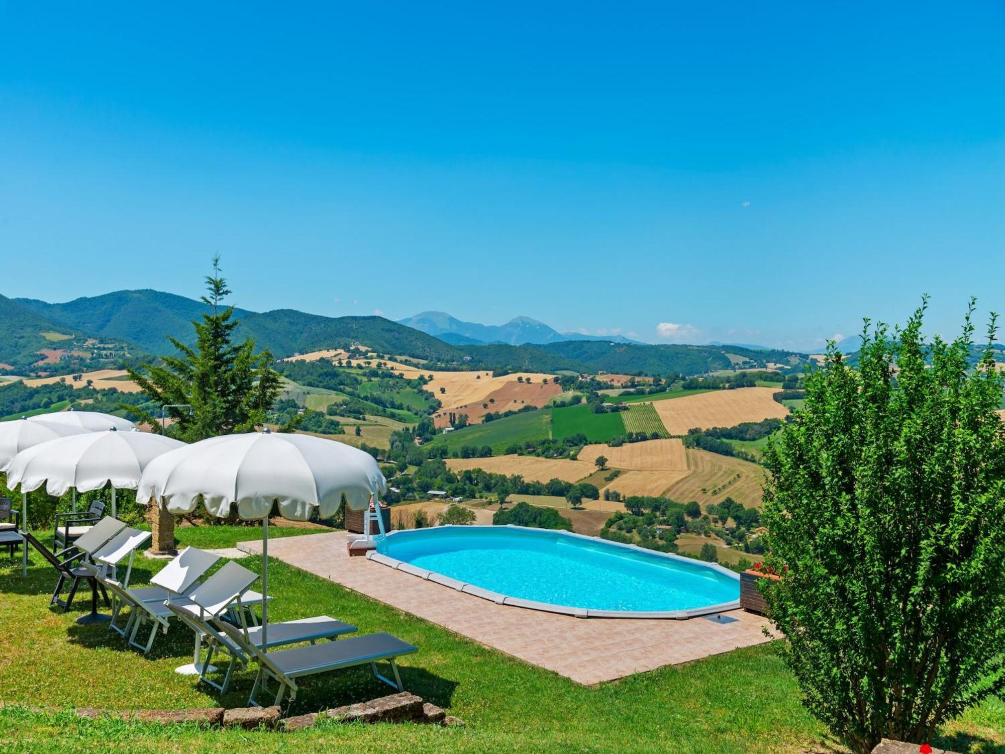 Nice Flat In Arcevia With Swimming Pool Buitenkant foto