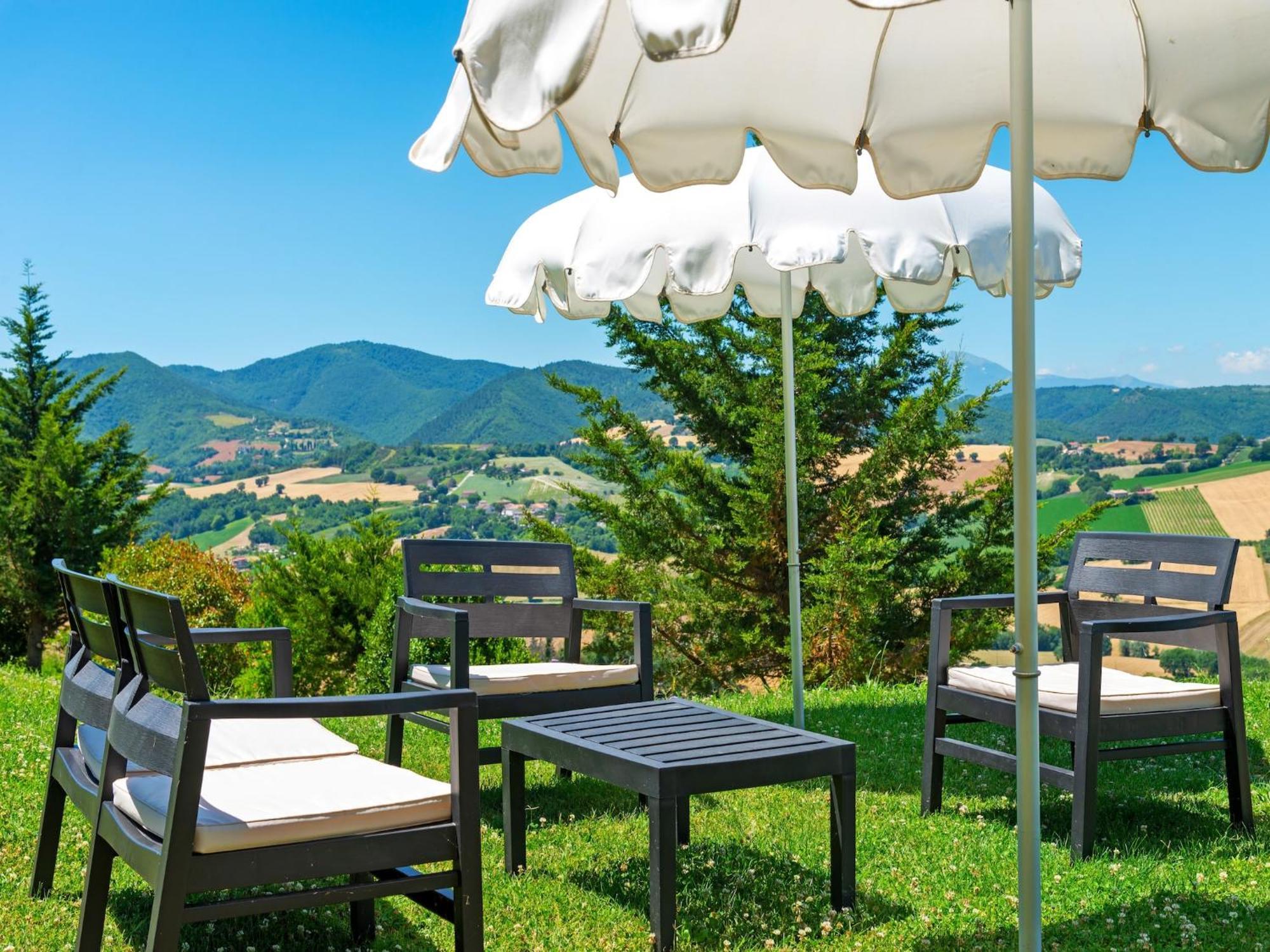 Nice Flat In Arcevia With Swimming Pool Buitenkant foto