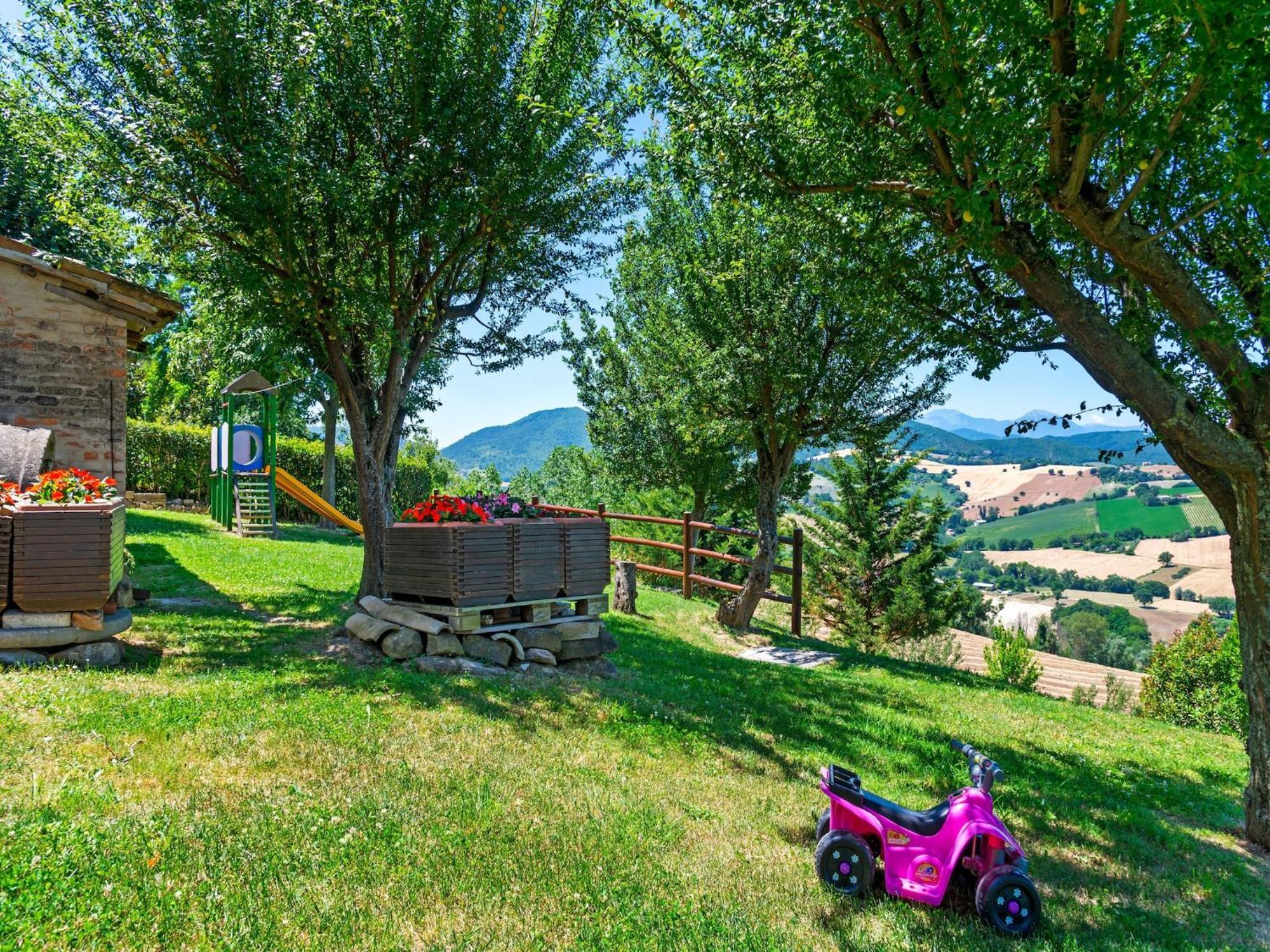 Nice Flat In Arcevia With Swimming Pool Buitenkant foto